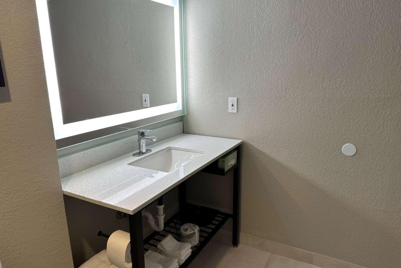 La Quinta Inn By Wyndham Huntsville Research Park Экстерьер фото