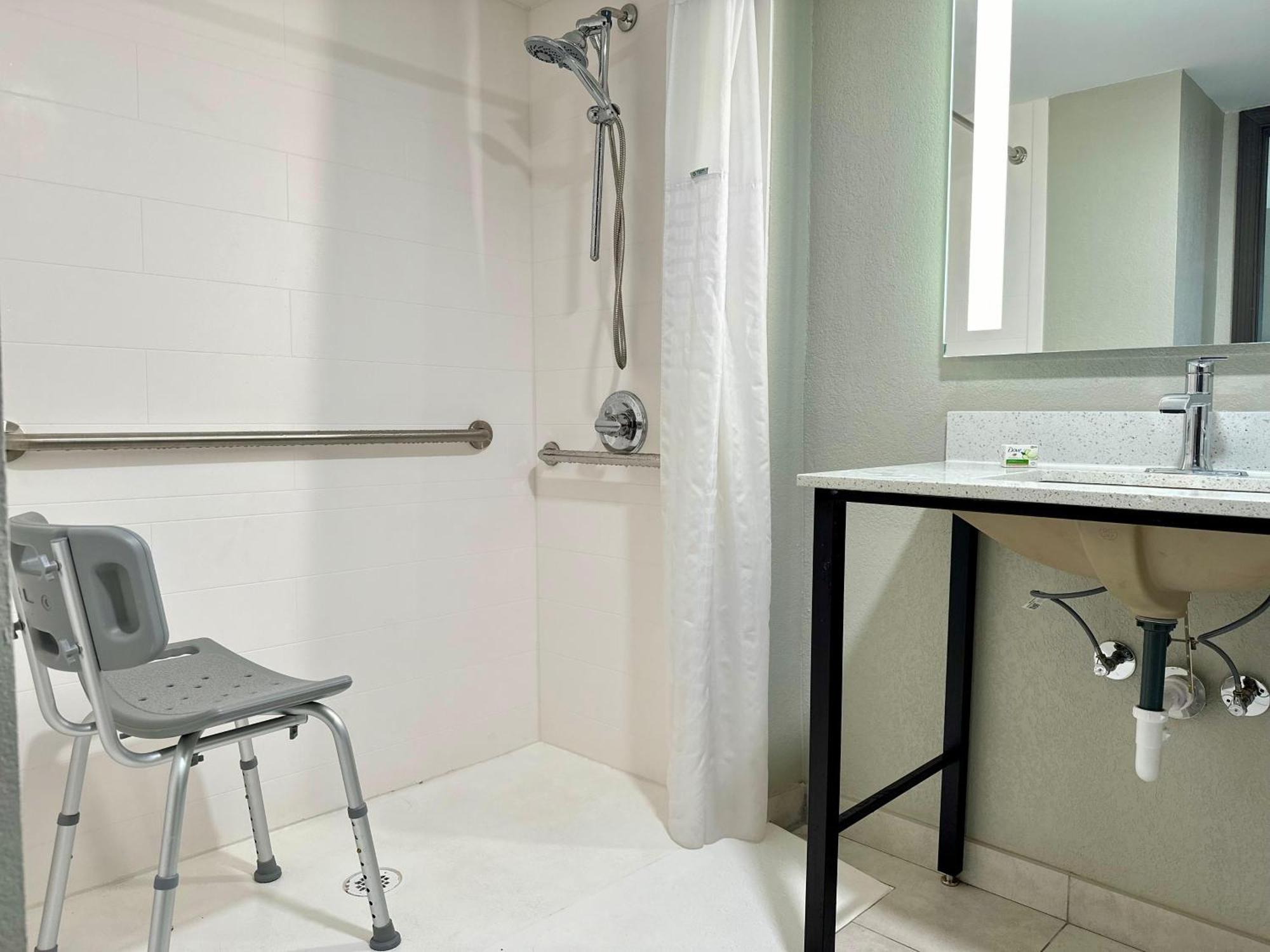 La Quinta Inn By Wyndham Huntsville Research Park Экстерьер фото