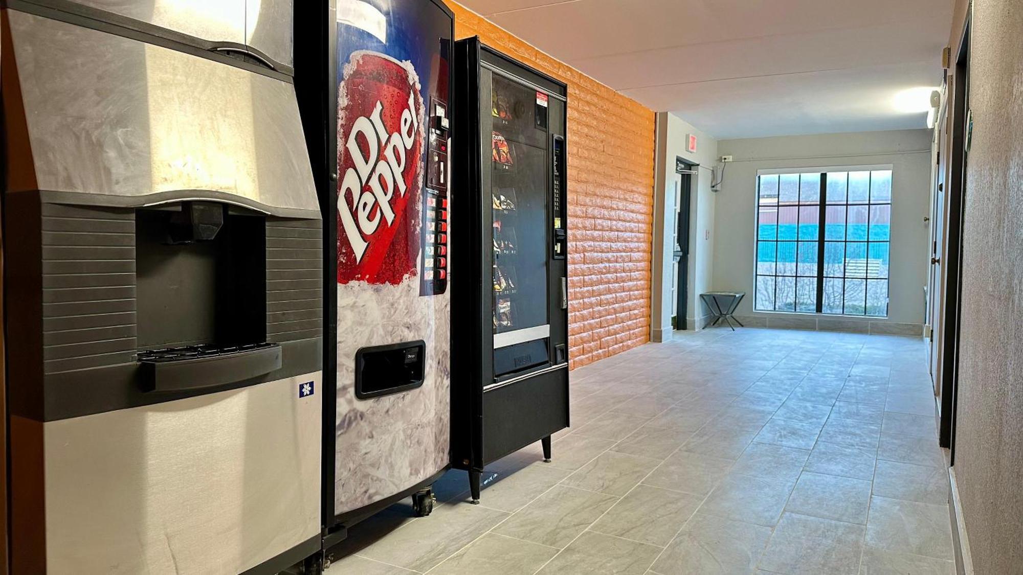 La Quinta Inn By Wyndham Huntsville Research Park Экстерьер фото