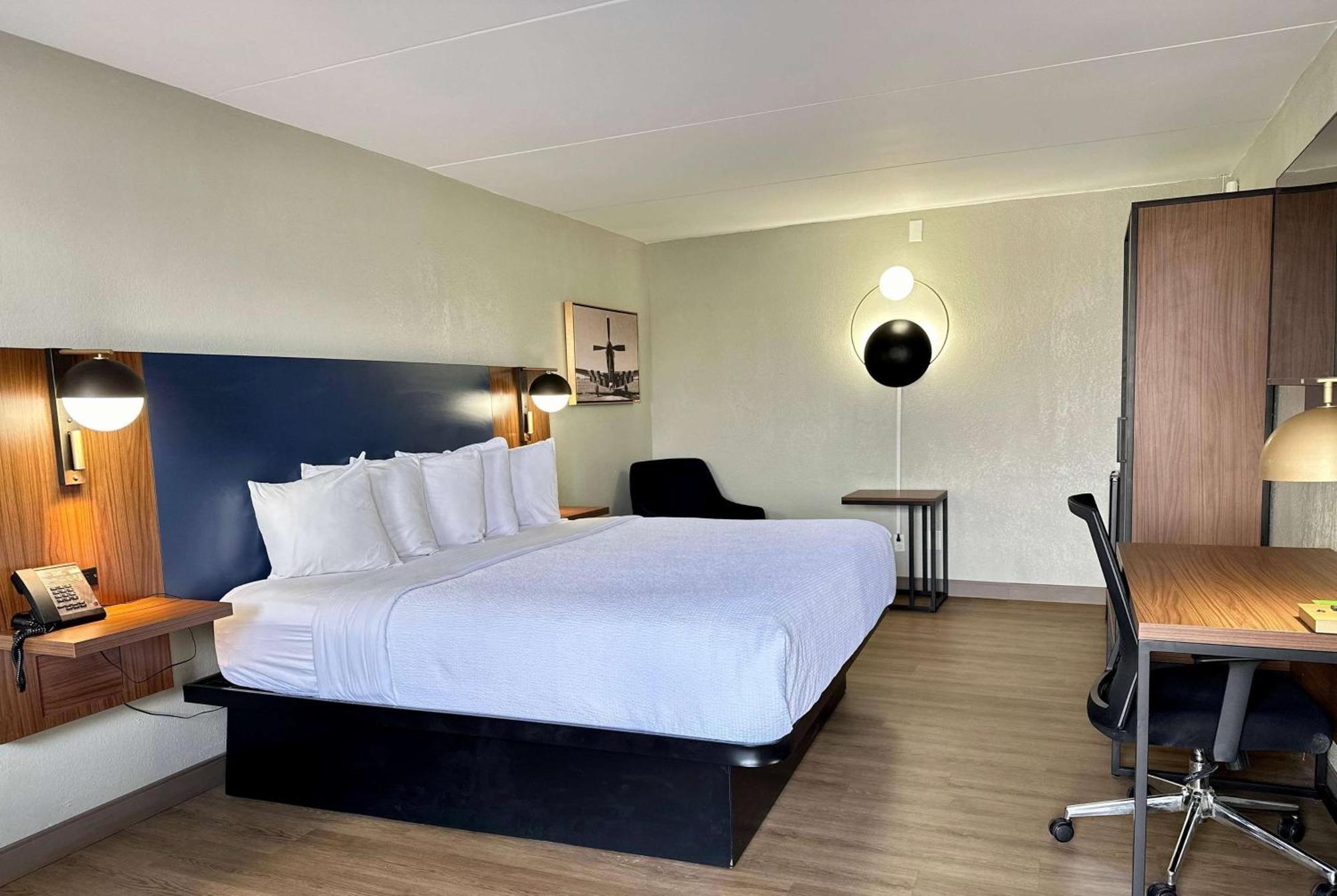 La Quinta Inn By Wyndham Huntsville Research Park Экстерьер фото