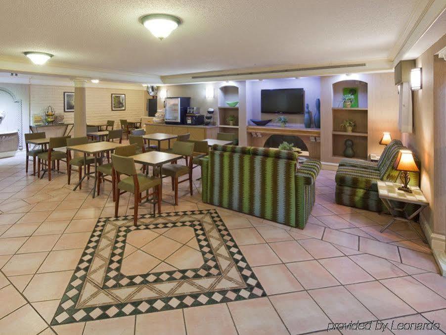 La Quinta Inn By Wyndham Huntsville Research Park Экстерьер фото